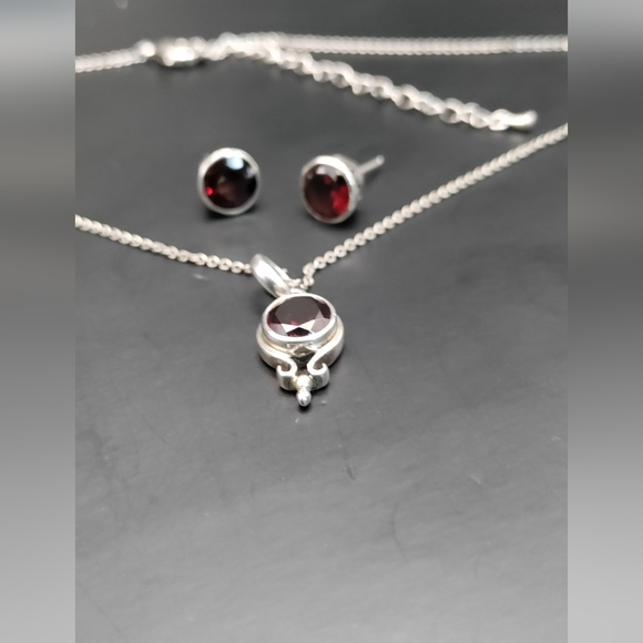 Gorgeously, Gothicly, Garnet. In a Deep Blood Red color.In a Sterling Silver set - Picture 8 of 9